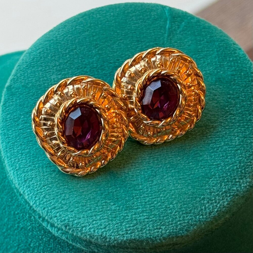 1980s Vonelle Earrings Purple Swarovski Crystal in Gold Tone Metal Vintage - Picture 2 of 3